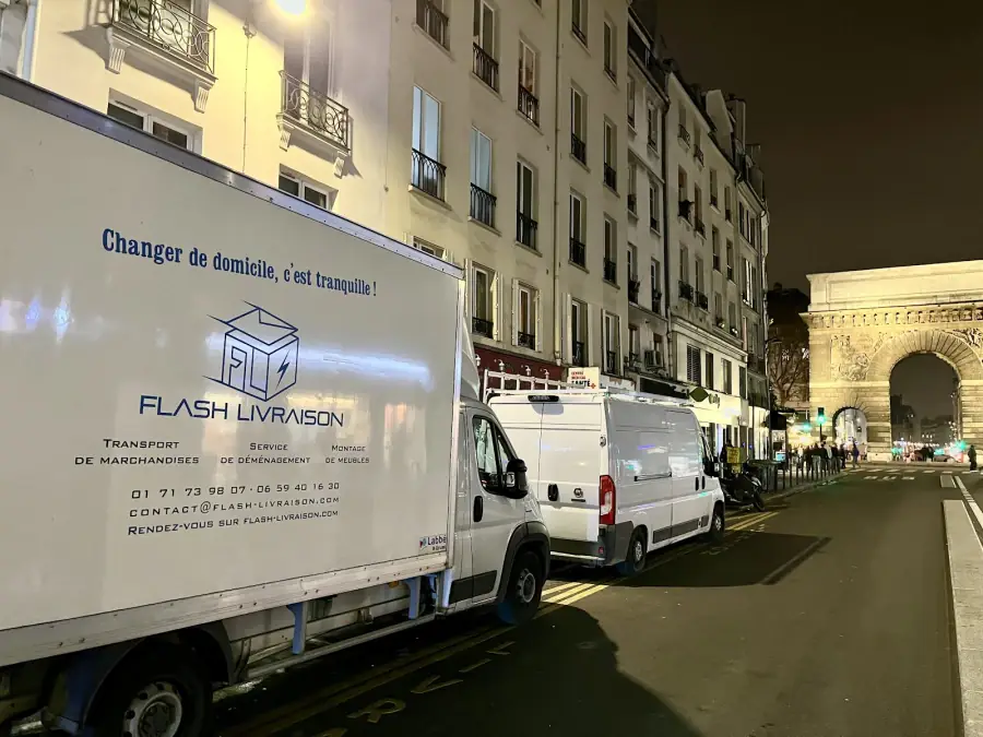 Camion FLASH LIVRAISON stationné avant une intervention